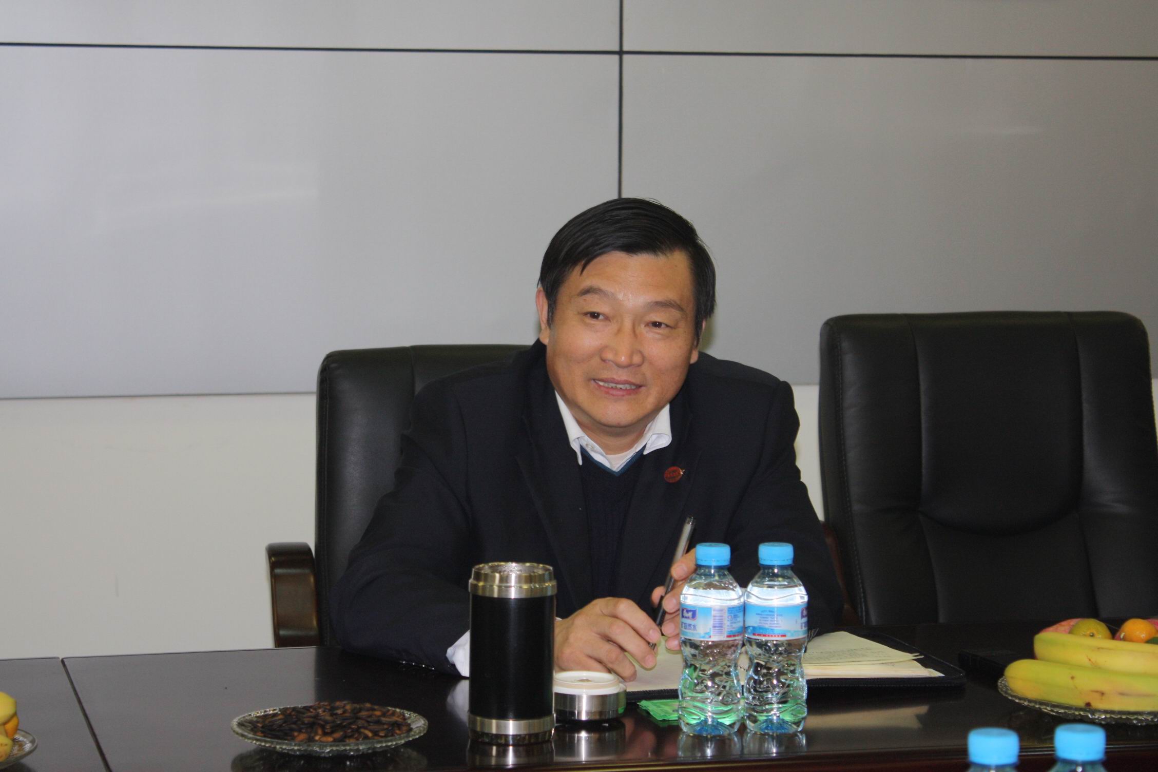 万里集团董事长_国岳集团董事长图片